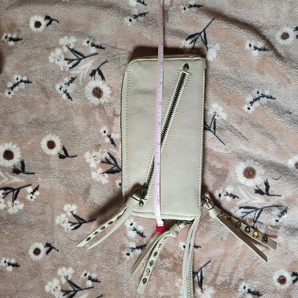 We the free wallet - Picture 1 of 5